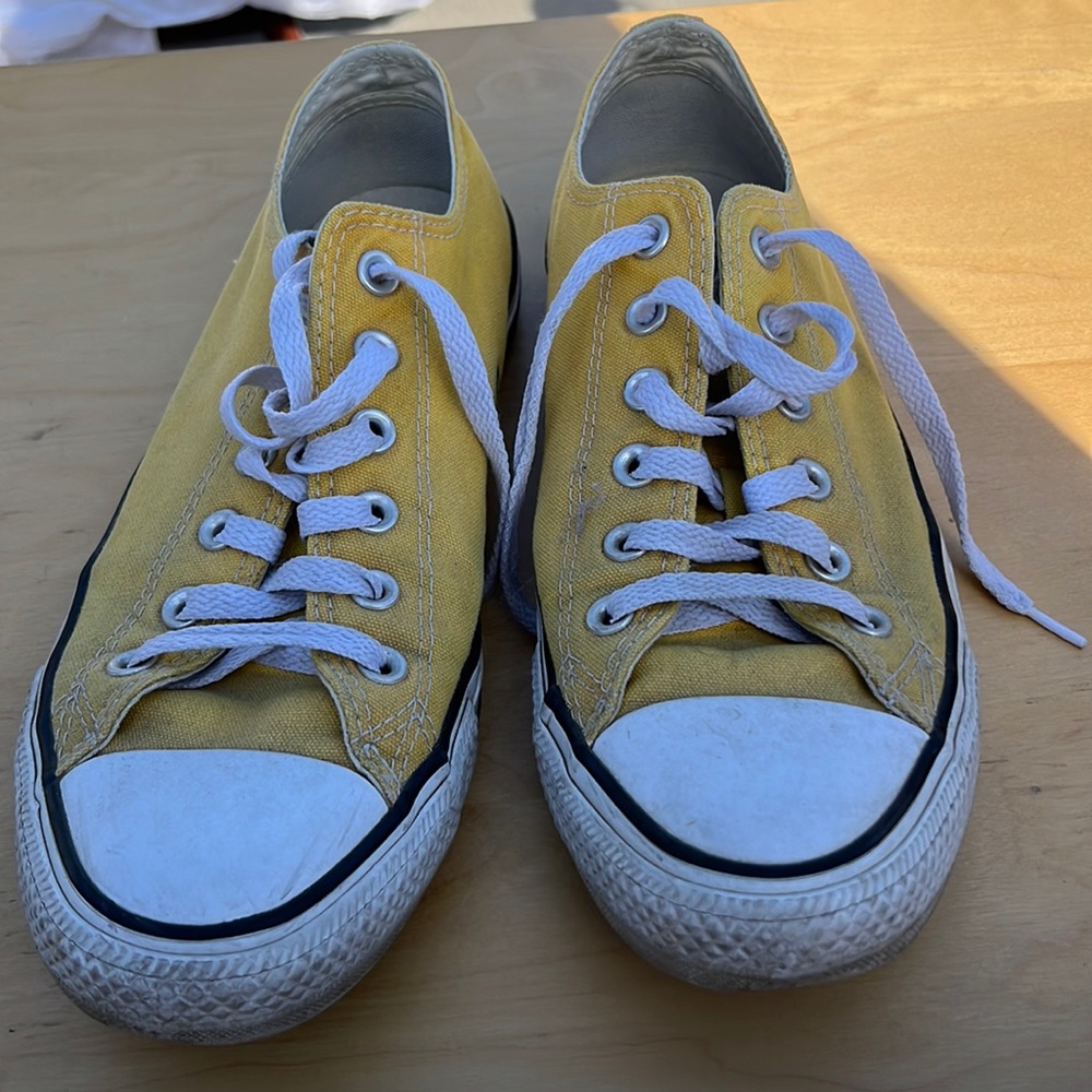 Women’s converse tennis shoes